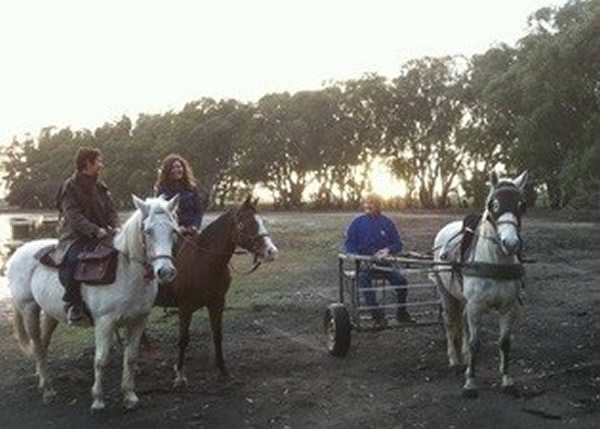 澳洲6名探险家计划沿着140年前的先辈足迹骑马横跨澳洲大陆