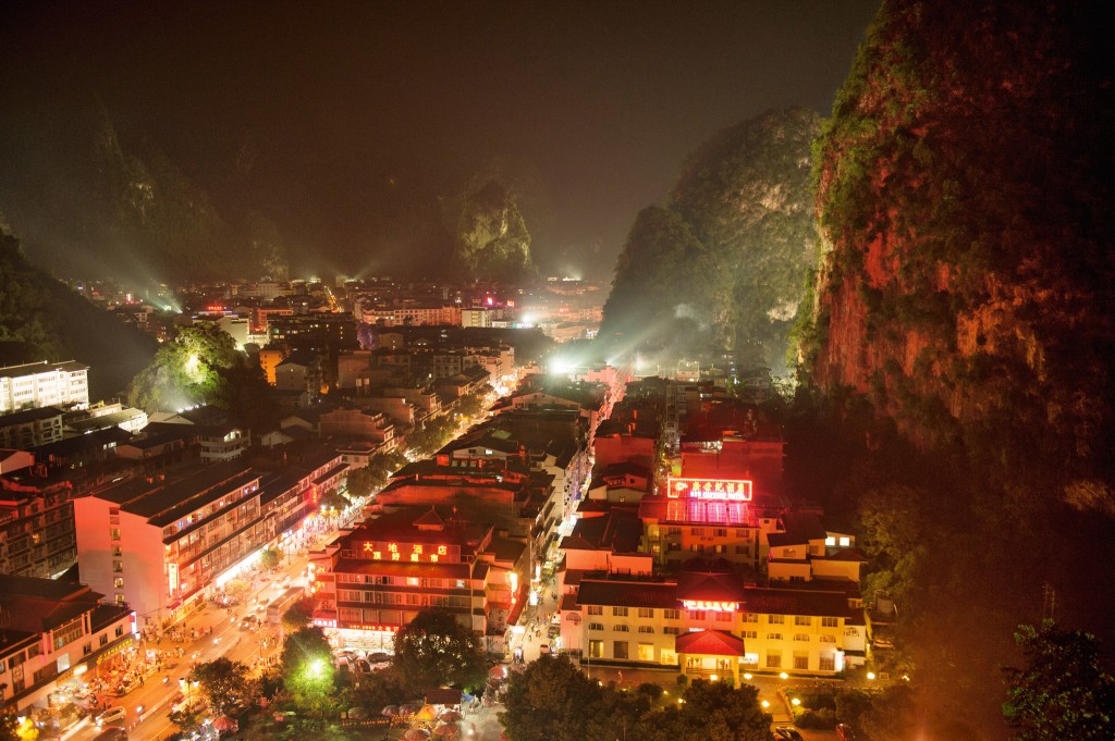 20年前，当外国攀岩者和探洞者开始造访附近的喀斯特地形时，桂林阳朔还是个静谧的村庄。如今国内游客人数已经远远超越了外国访客。