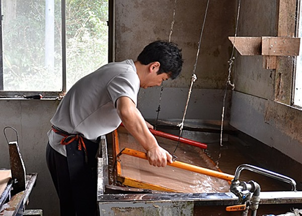 手漉和纸为日本传统技术。