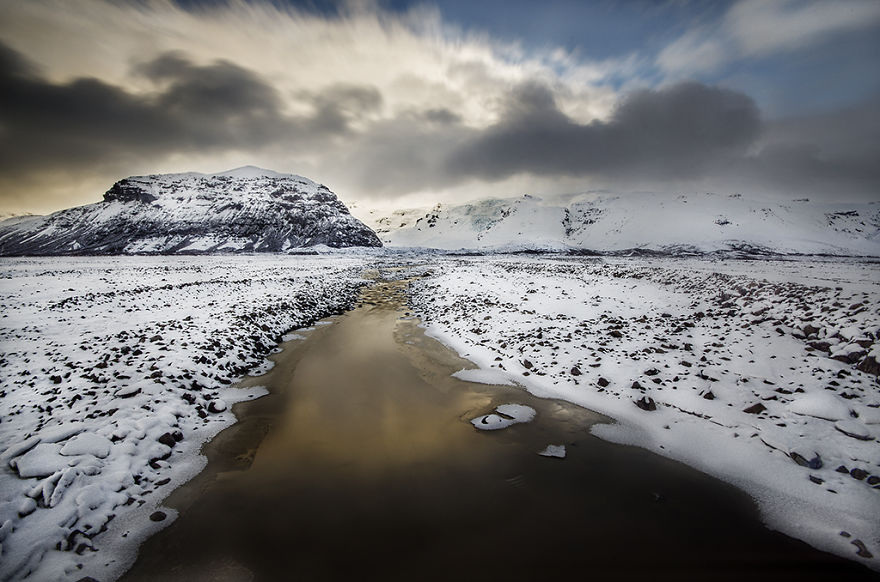 冬日下的冰岛，也不尽是白茫茫一片。