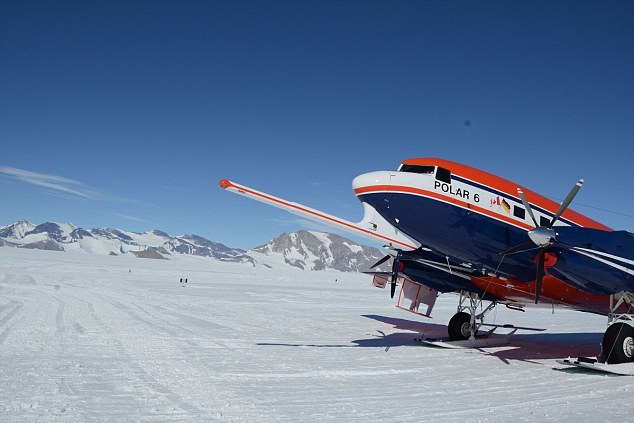 “极地6”号飞机配备了探冰雷达，能够对冰原地下的地质结构进行测绘。此外，这架飞机还装有磁力计，用于测量岩床的磁变化，帮助科学家进一步了解地形。