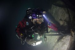 探险家完成创举在捷克找到世界上最深的水下洞穴