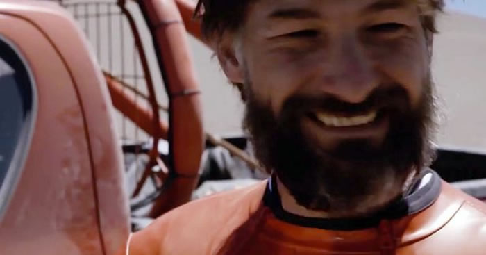 奥地利单车手Markus Stockl在智利阿塔卡马沙漠俯冲时速167公里破世界纪录