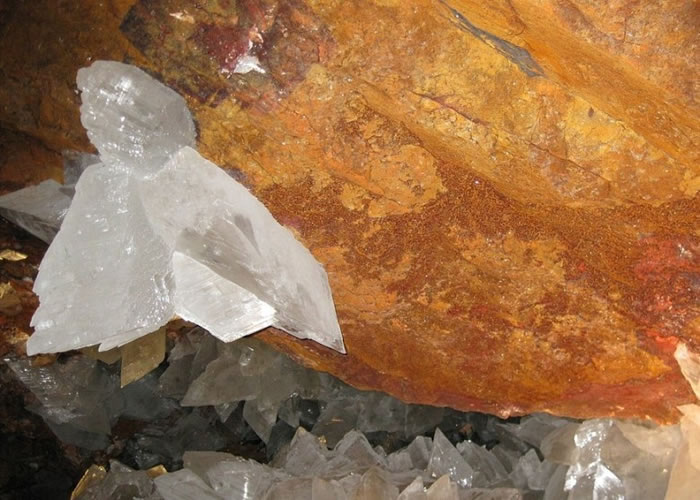 科学家在奈卡水晶洞找到“超级生命”。