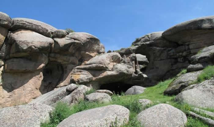 新疆第一个旧石器时代洞穴遗址——通天洞遗址今年将继续发掘 预计有重大突破