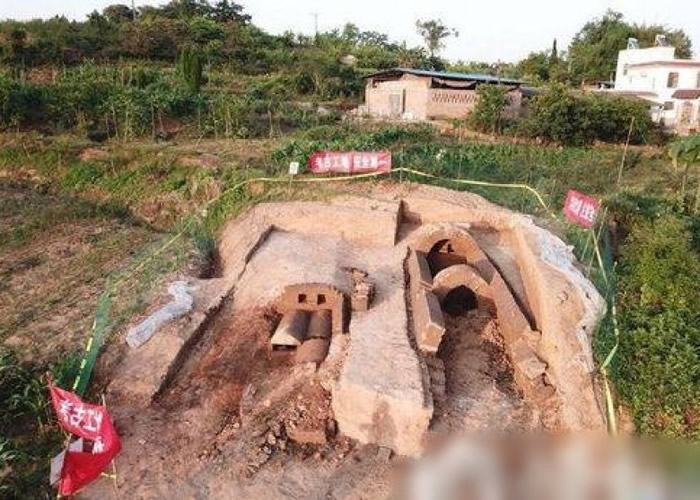 该东汉晚期墓葬群距今至少1800年历史。