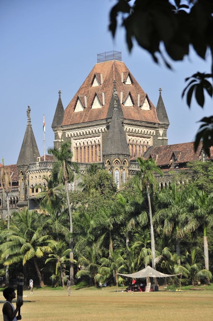 印度：孟买高等法院以哥德式风格建成。