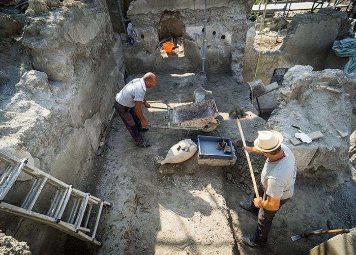 考古学家持续在庞贝古城发掘。