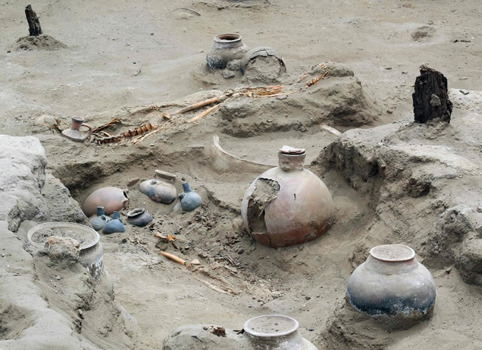 遗址中尚出土不少装了动物骸骨的陶瓮。