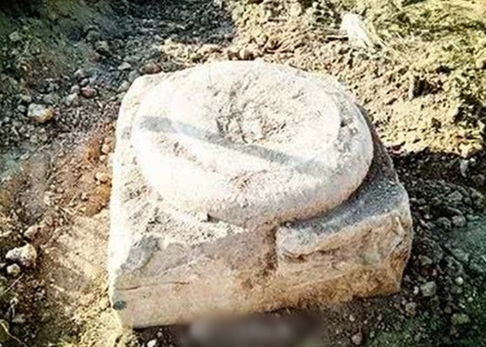 村民在平整土地盖房时发现文物，后经证实为唐太宗李世民唐昭陵陪葬墓碑底座。