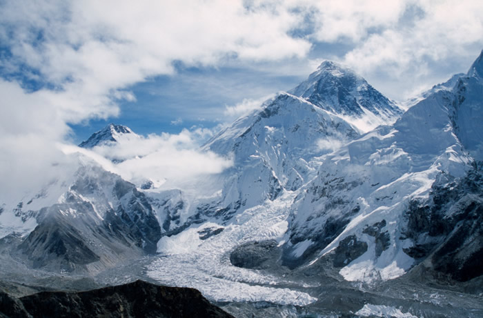 世界第一高峰圣母峰冰川以每年1公尺速度融化 登山客遗体随雪水流下…至少还有300具