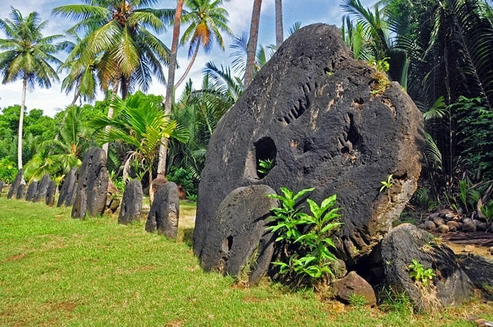 美国俄勒冈大学研究人员称密克罗尼西亚亚普岛上发现的神秘石头就是过去的“比特币”