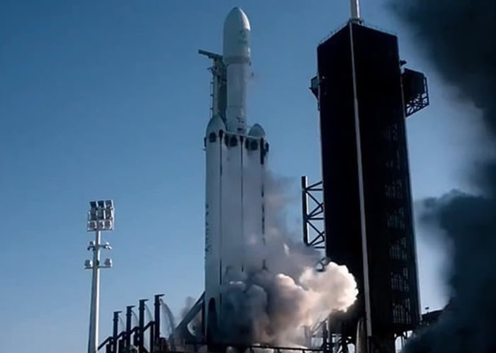 “猎鹰重型”火箭日内会将骨灰送上太空。