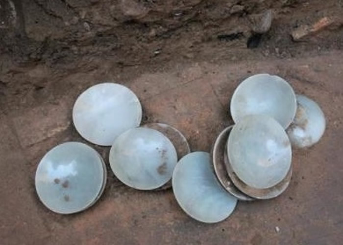 当地首次出土玉碗，为史无前例的发现。