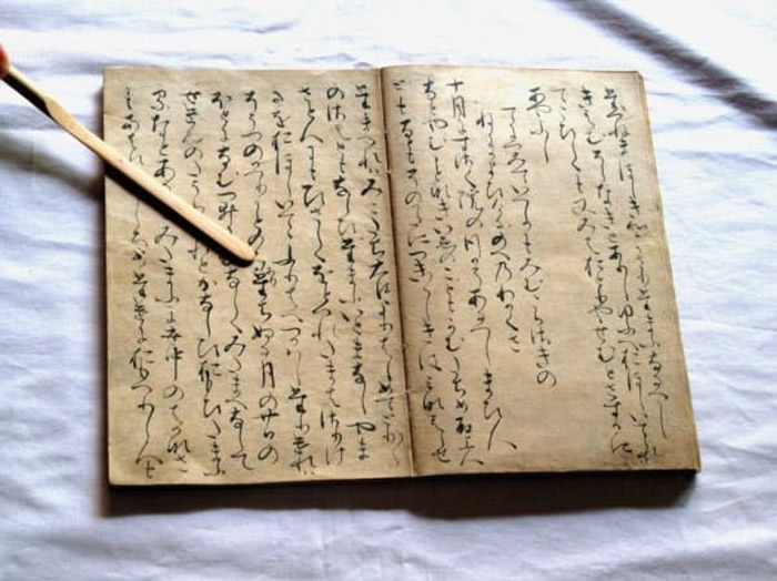 日本东京古老大宅发现《源氏物语》中〈若紫〉篇最古老的手抄本