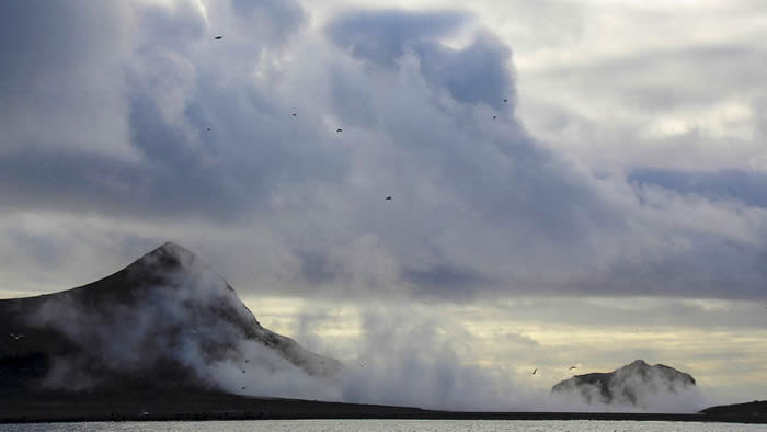 科学家揭秘美国博戈斯洛夫水下火山喷发时制造出黑色气体圆顶并发出巨大咕噜声的原因