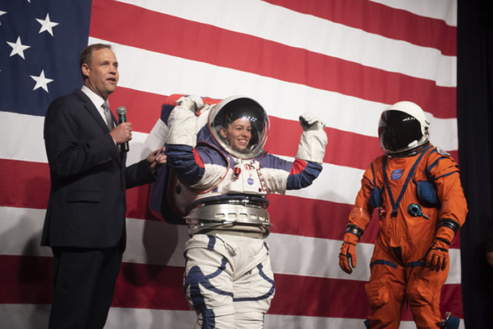 NASA公布最新款宇航服xEMU 宇航员不需要再兔子跳