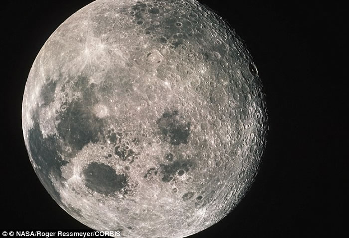 美国NASA前职员称登月任务时曾发现3只神秘飞碟在月球出现