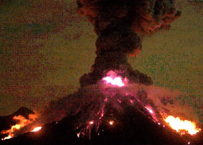 火峰火山爆发一刻。