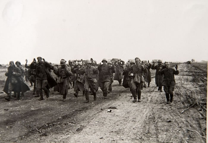 大批投降的红军战俘。