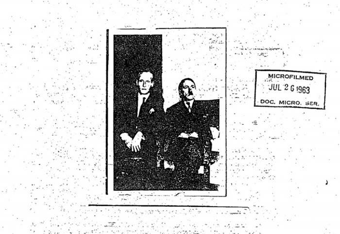 该间谍文件附有一张照片，显示相信是希特勒（右）及西特罗昂（左）本人。