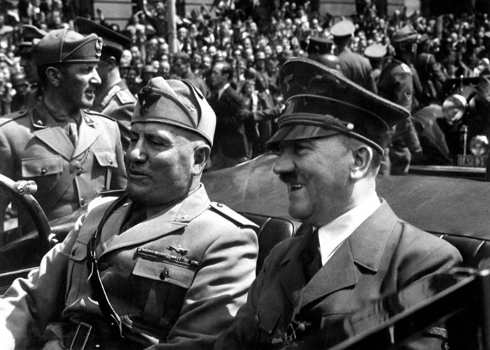 中情局近日披露一份解密文件，指二战结束后希特勒（右）仍然在生。
