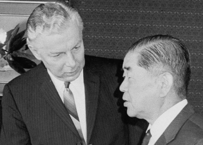 美国政府曾考虑要求日本允许美国于紧急事态时，携带核武进入日本本土。
