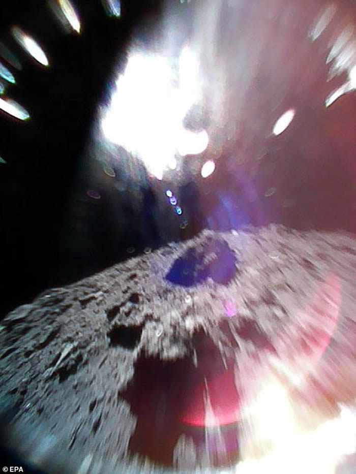 日本宇宙航空研究开发机构公布小行星龙宫表面照片
