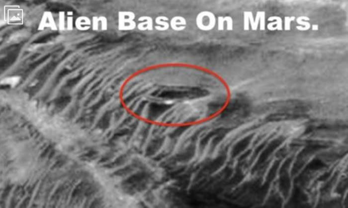火星惊见黑色房子、外星人基地 NASA前员工称看到2个穿着太空衣的外星人在火星上走动