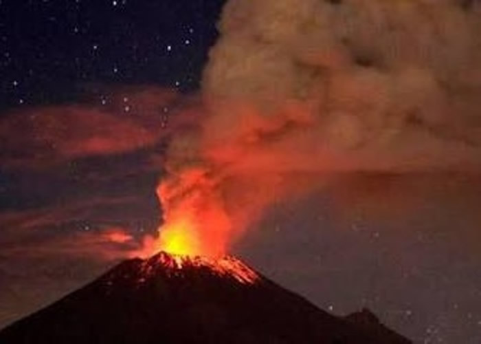 网传波波卡特佩特火山的喷发情况。