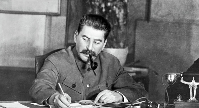 俄罗斯作家叶连娜·奇若娃：二战期间斯大林可能帮助希特勒实施了围困列宁格勒计划