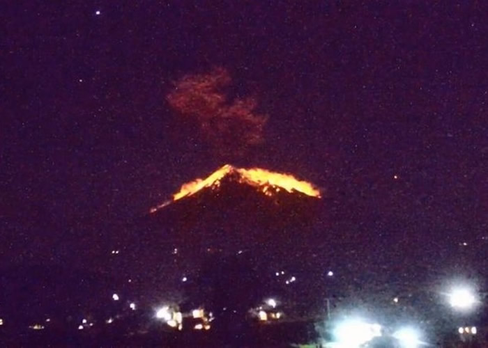 印尼峇里岛阿贡火山再度喷发 当地机场一度需要取消所有航班起降