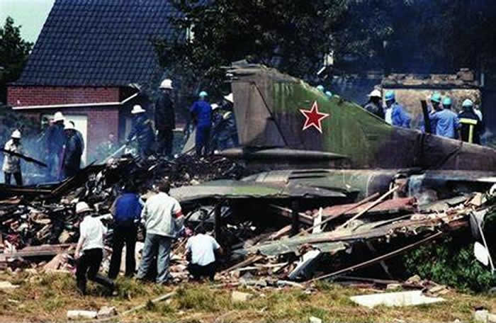 1989年7月4日苏联空军米格-23战斗机“无人驾驶”闯入比利时坠毁在民宅