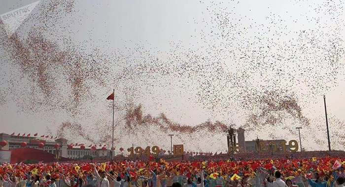 中国70周年国庆阅兵活动最后放飞的气球和鸽子会飞到哪里？