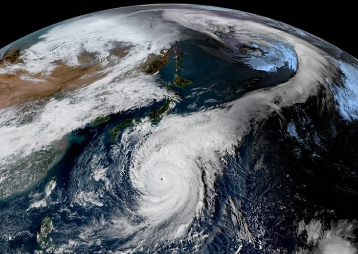 今年西北太平洋最强台风19号哈吉贝“恶龙”逼近日本 出现破纪录暴雨强风