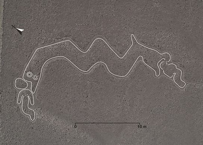 一幅地画绘制了双头巨蛇吞噬人类的画面。（图／翻摄自山形大学官网）