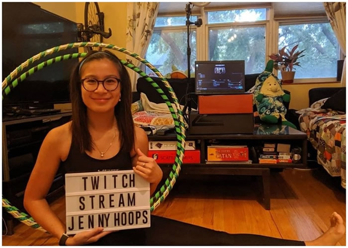 美国的越南裔女子段珍妮连续摇动呼拉圈逾75小时 打破吉尼斯世界纪录大全