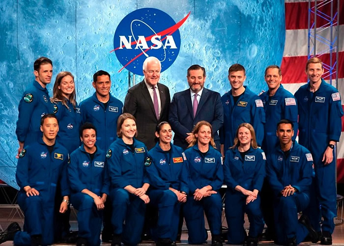 美国太空总署（NASA）举行首个公开的宇航员毕业典礼