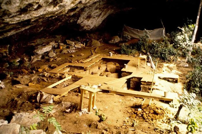 非洲喀麦隆西部的“Shum Laka”是一处重要的考古遗址，对于研究中非西部的晚更新世和全新世史前历史具有重要意义。