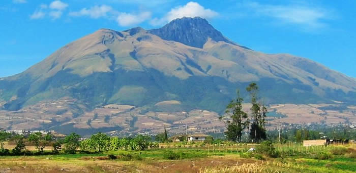 新研究显示厄瓜多尔的“黑巨人”通古拉瓦火山正在显示可能倒塌的预警迹象