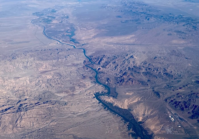 美国科罗拉多河流域水流量因反射性积雪的丧失而减少