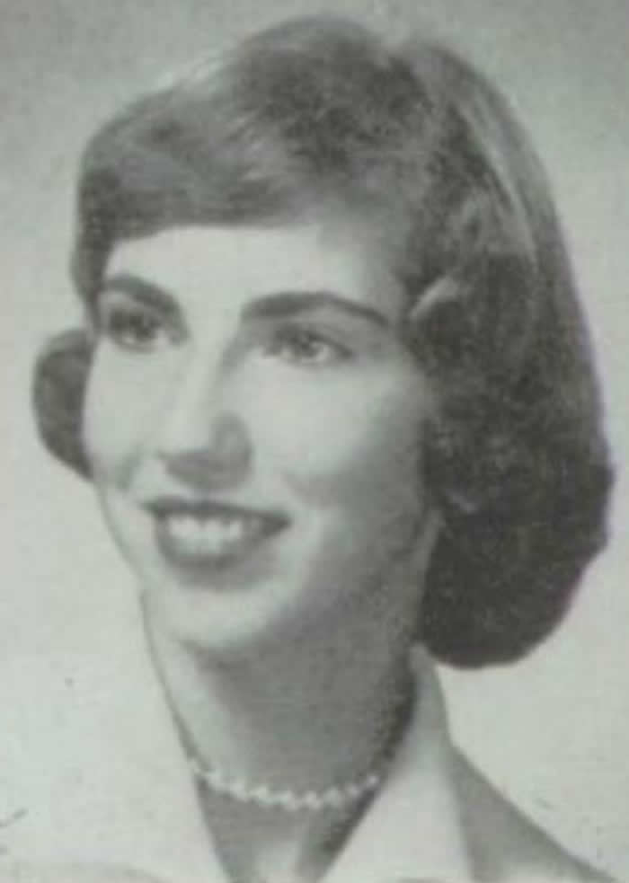 1957年美国俄亥俄州女中学生遗失手提袋 63年后子女打开回顾亡母青春岁月