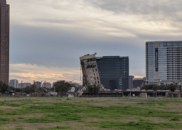 爆破拆卸工程失败 美国“德州斜塔”成景点