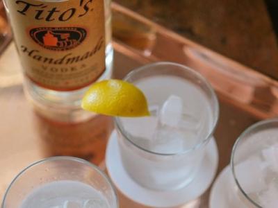 美国手工伏特加酒厂“Tito's Handmade Vodka”警告民众勿使用其伏特加自制搓手液