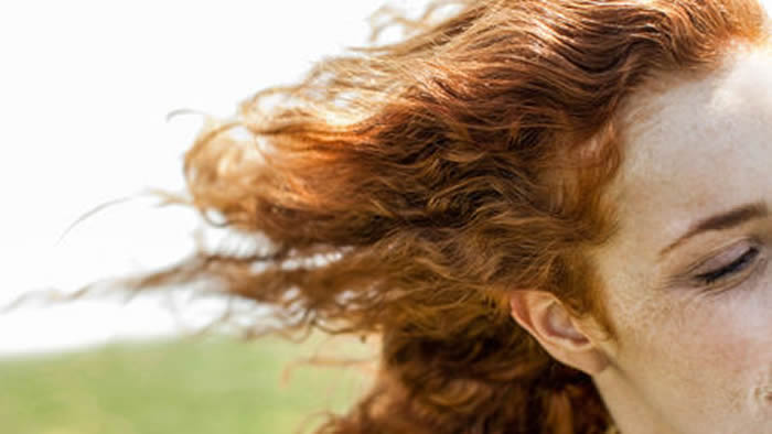冰岛人的雀斑和红头发并非遗传自尼安德特人祖先。图片来源：PHOTOALTO