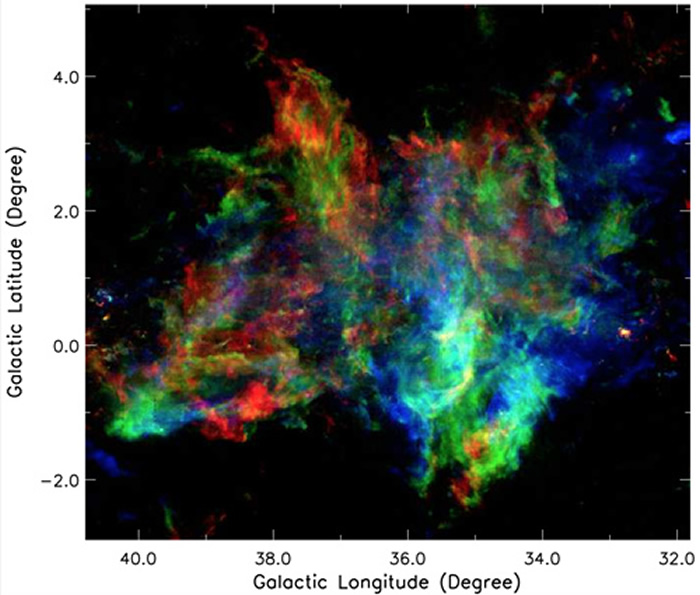 凤凰分子云（G036.0+01.0，Phoenix Cloud）的合成照片。用蓝、绿、红三色分别显示视向速度在11-13 km/s，13-15 km/s，15-