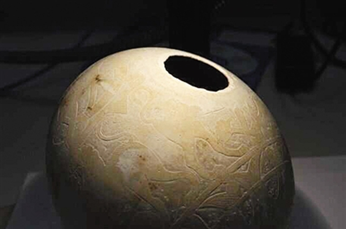 来自意大利伊西斯墓里的鸵鸟蛋 图片来源：物理学家组织网