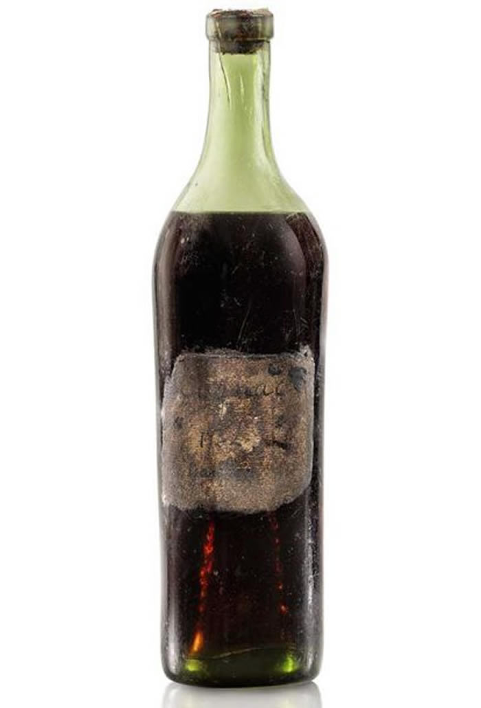 一瓶生产于1762年的陈年白兰地在苏富比拍卖行以11.85万英镑拍出