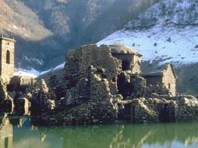 意大利托斯卡尼水坝湖明年放水 淹没74年12世纪古村落再重见天日