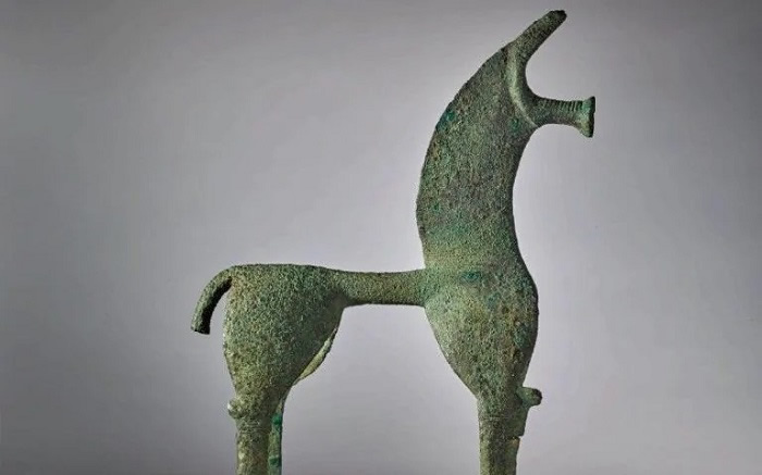 公元前八世纪的古代马雕在苏富比拍卖会上移除 将从美国被归还希腊